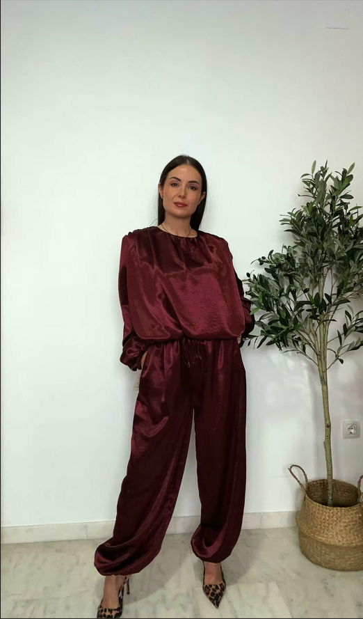 Blusa satinada burdeos