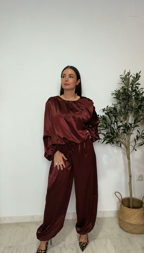 Pantalón globo satinado burdeos